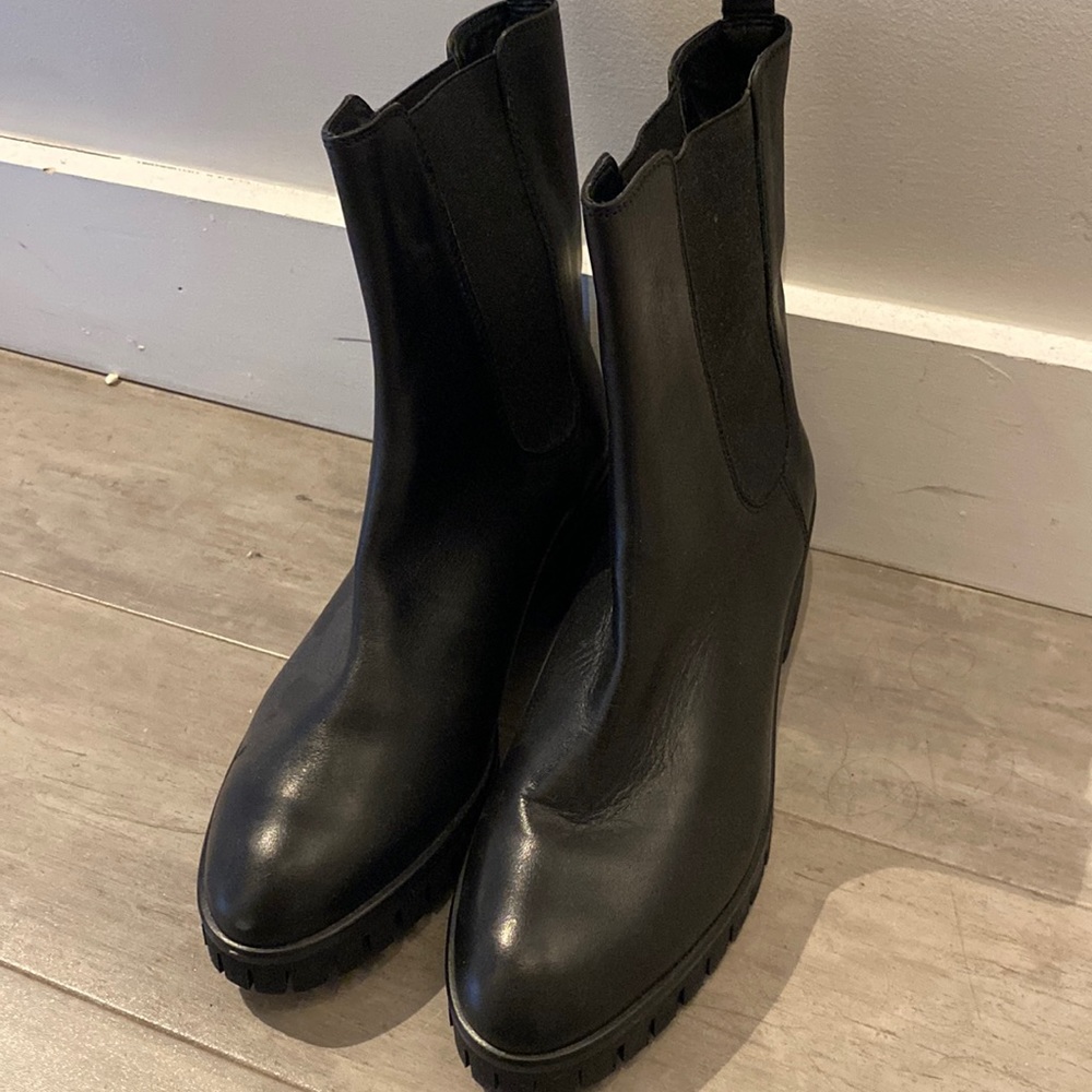 BLACK COACH BOOTS 1 use